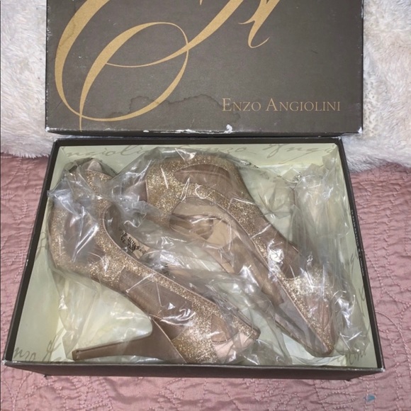 Shoes - Picture 2 of 8